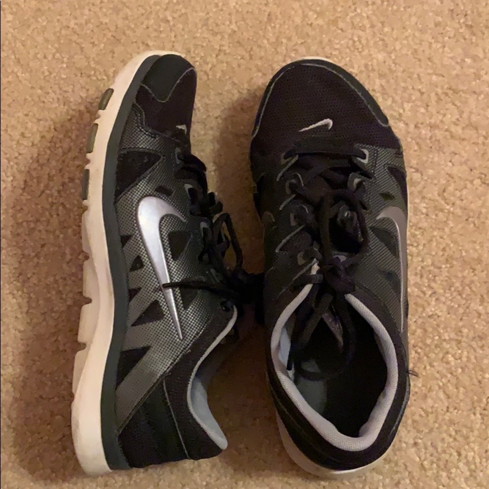 Nike Tennis Shoes